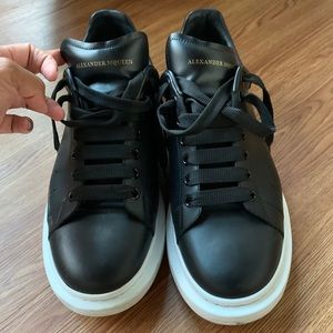 Alexander McQueen Oversized lace-up sneake…